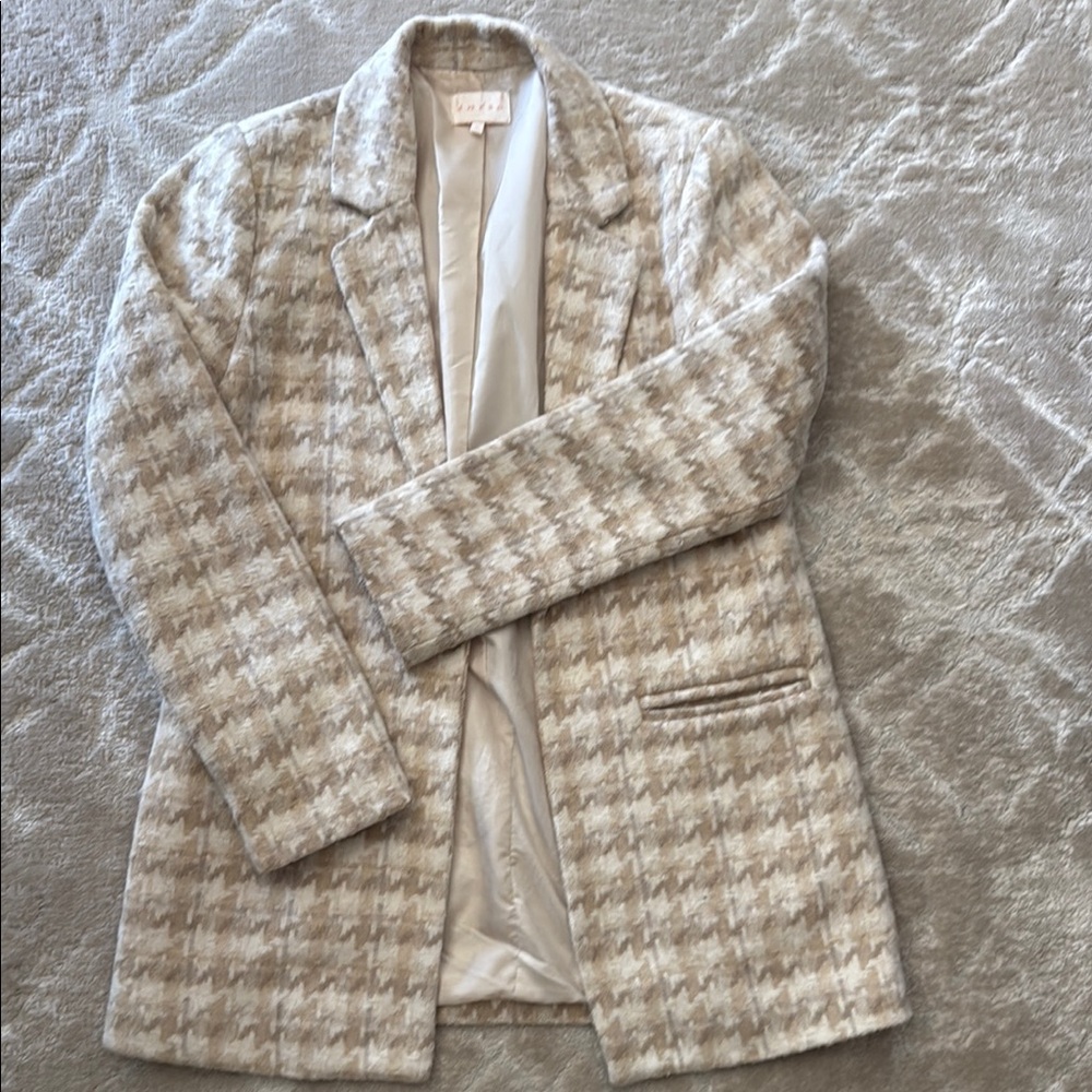 Chic Houndstooth Blazer